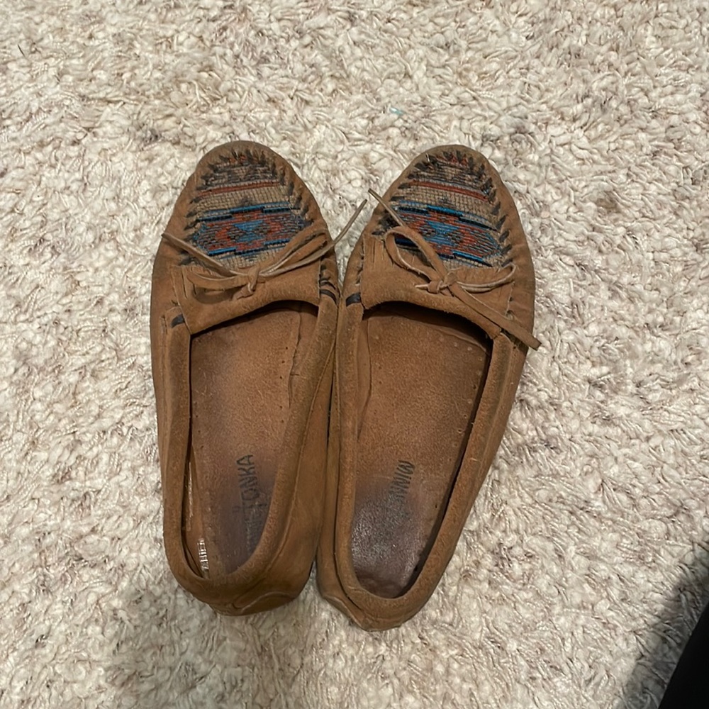 Minnetonka moccasins size 8.5